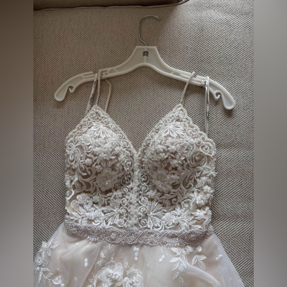 Calla Blanche Luxury wedding gown - Picture 4 of 7